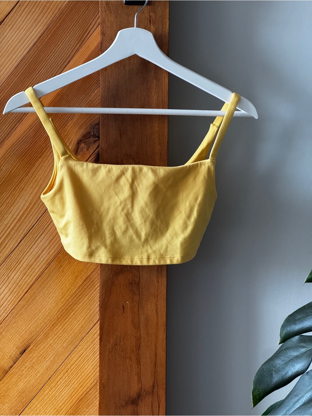 Sage Collective Yellow Activewear Crop Top Women’s Small